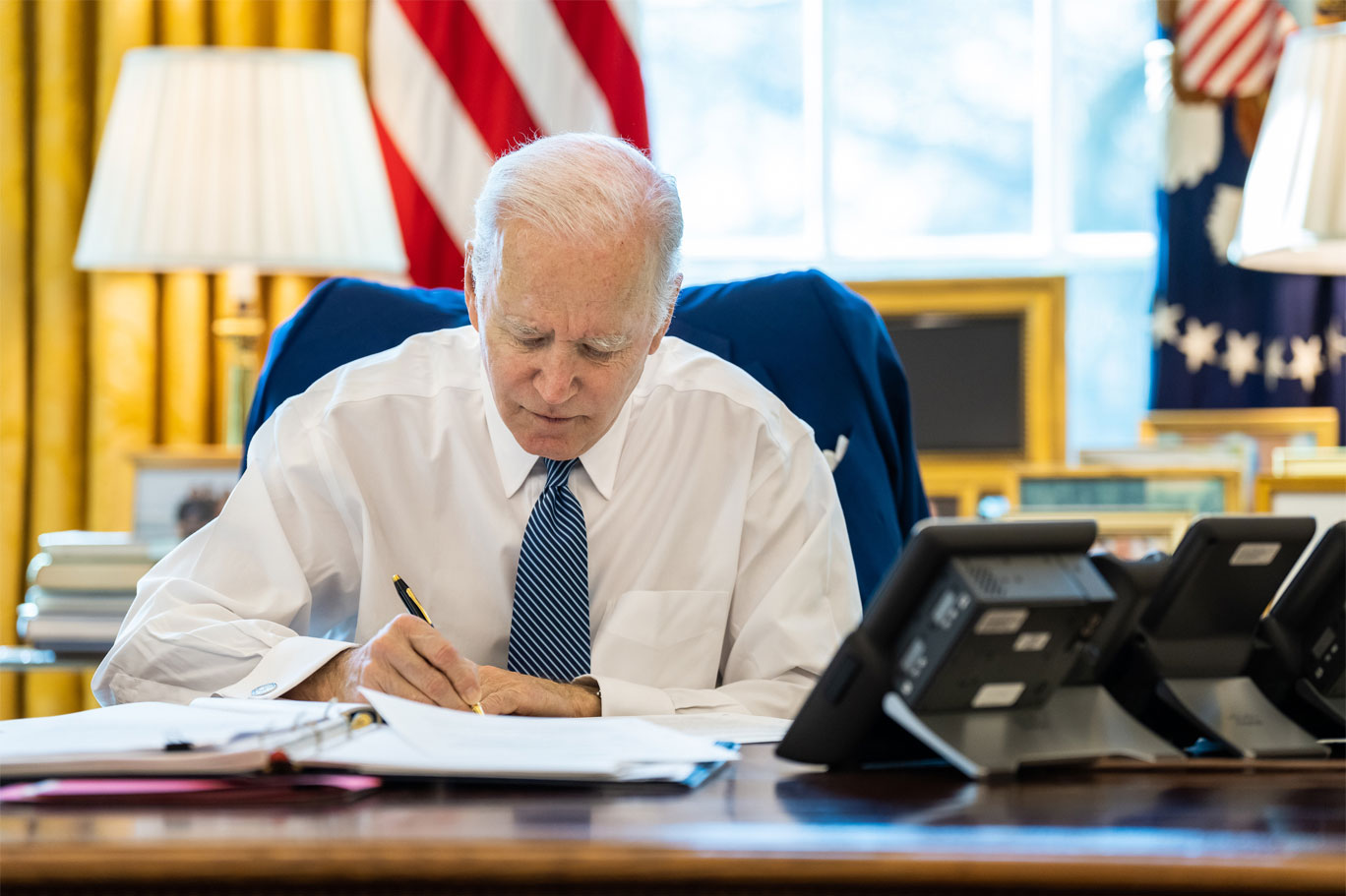 Benzin fiyatlarını düşürmek için harekete geçen Biden, petrol şirketlerini hedef aldı