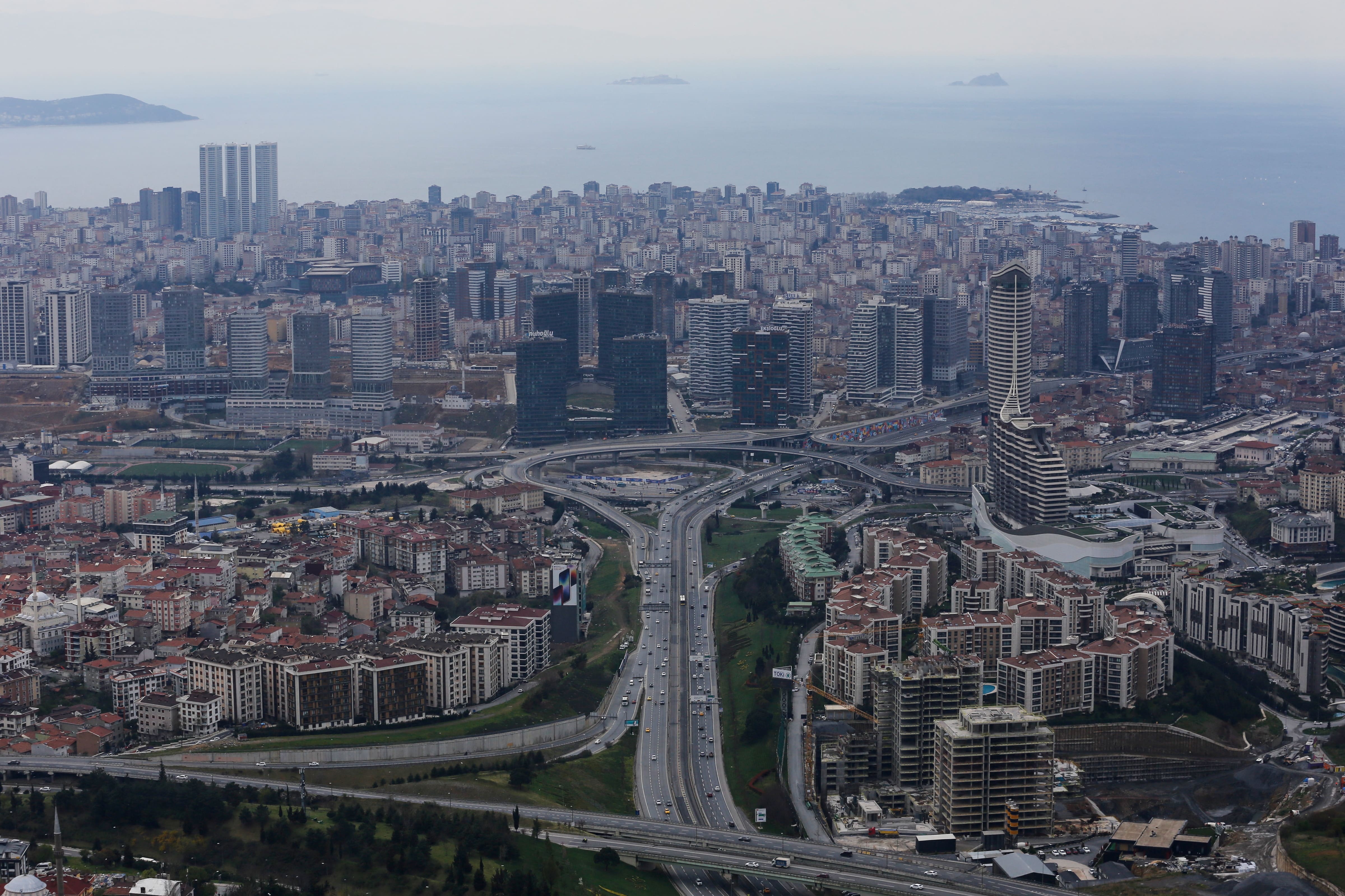 Büyükşehirlerde yüzde 100'ün üzerine çıkan kira artışları ile kiracılar çaresiz, normalleşme birkaç yılı bulabilir