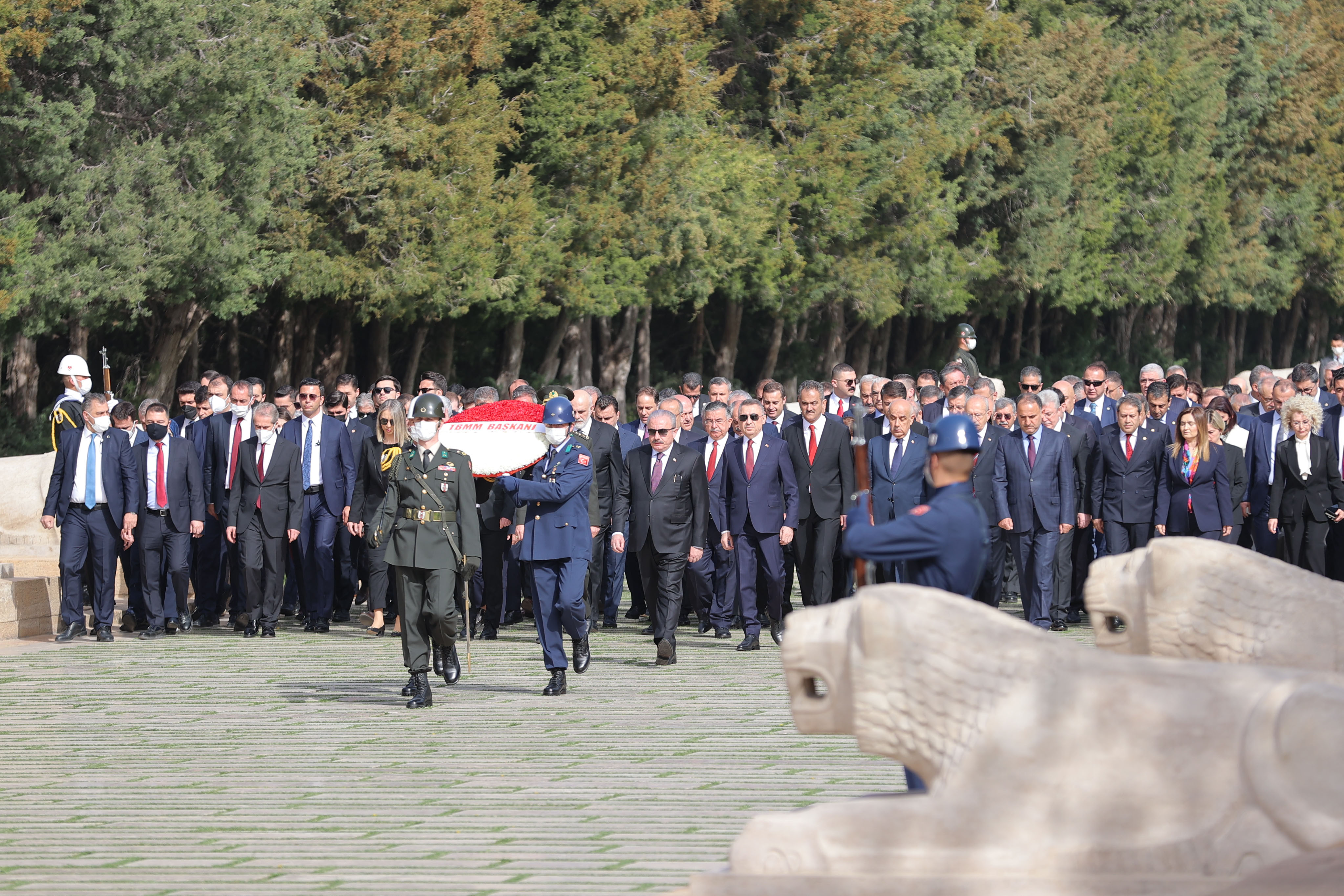 TBMM Başkanı Şentop başkanlığındaki devlet erkanı, Anıtkabir'i ziyaret etti