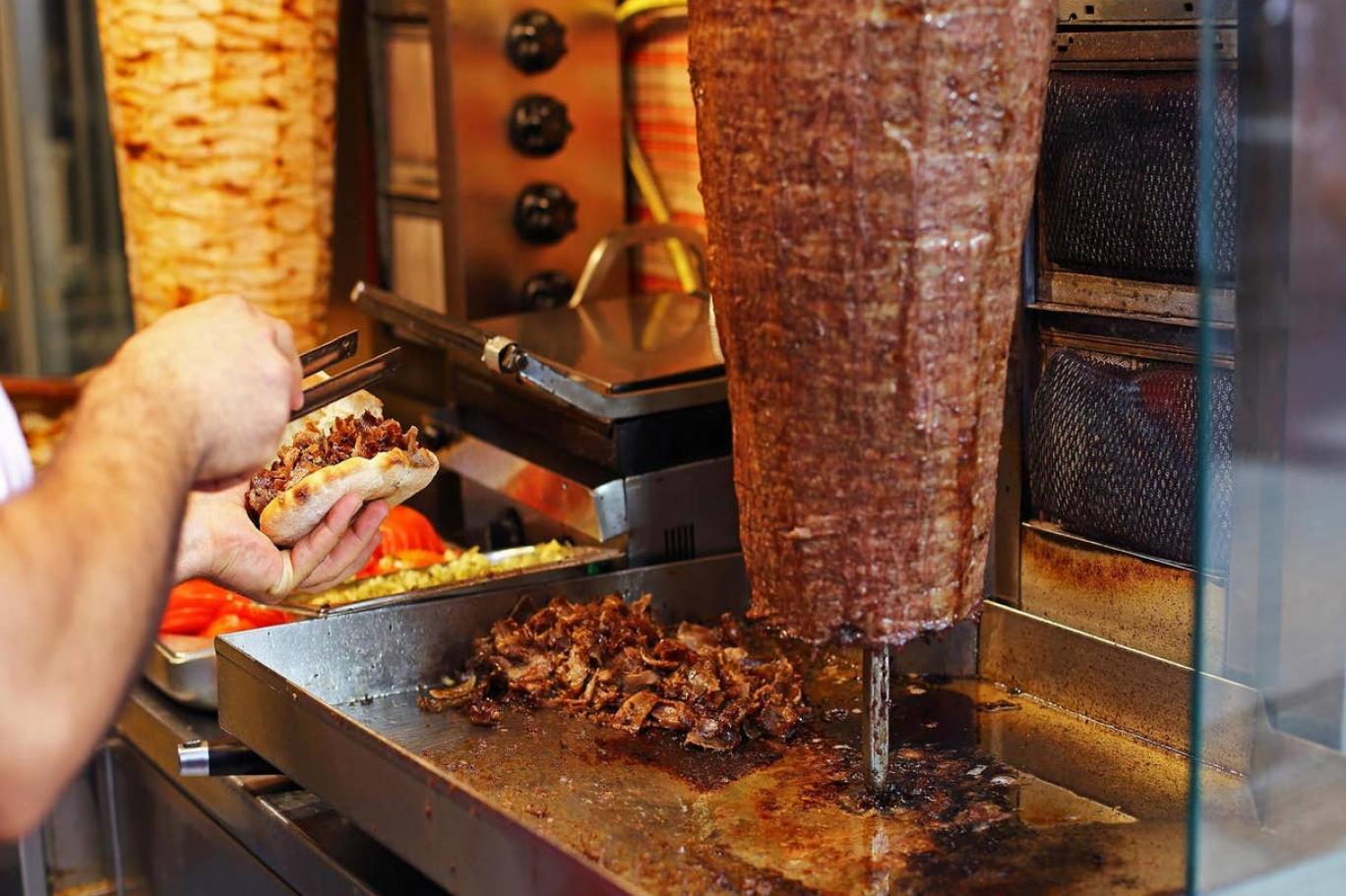 Bir yemeğin hayret verici başarısı": Döner Avrupa'da nasıl bu denli yayıldı? | Independent Türkçe