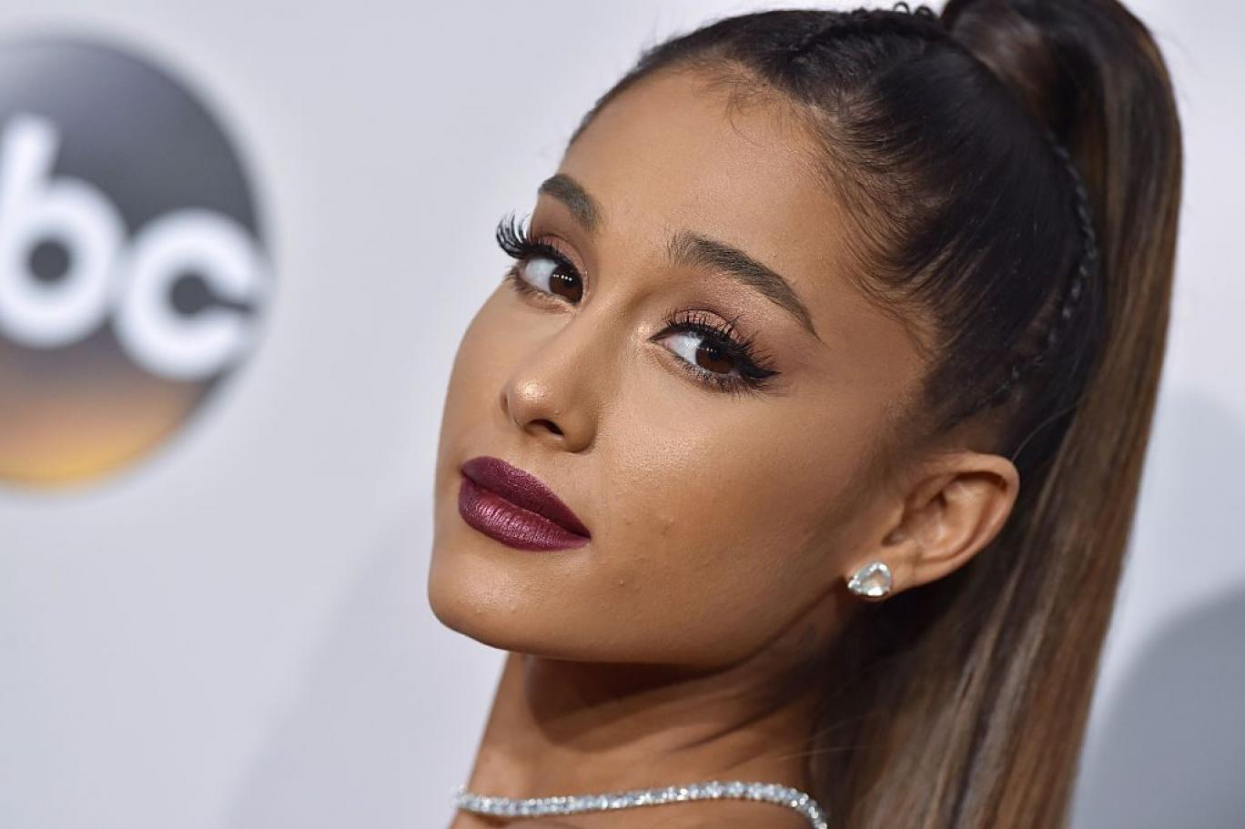 Ariana Grande, Reklamlarında Benzerini Kullanan Moda Markasını ...