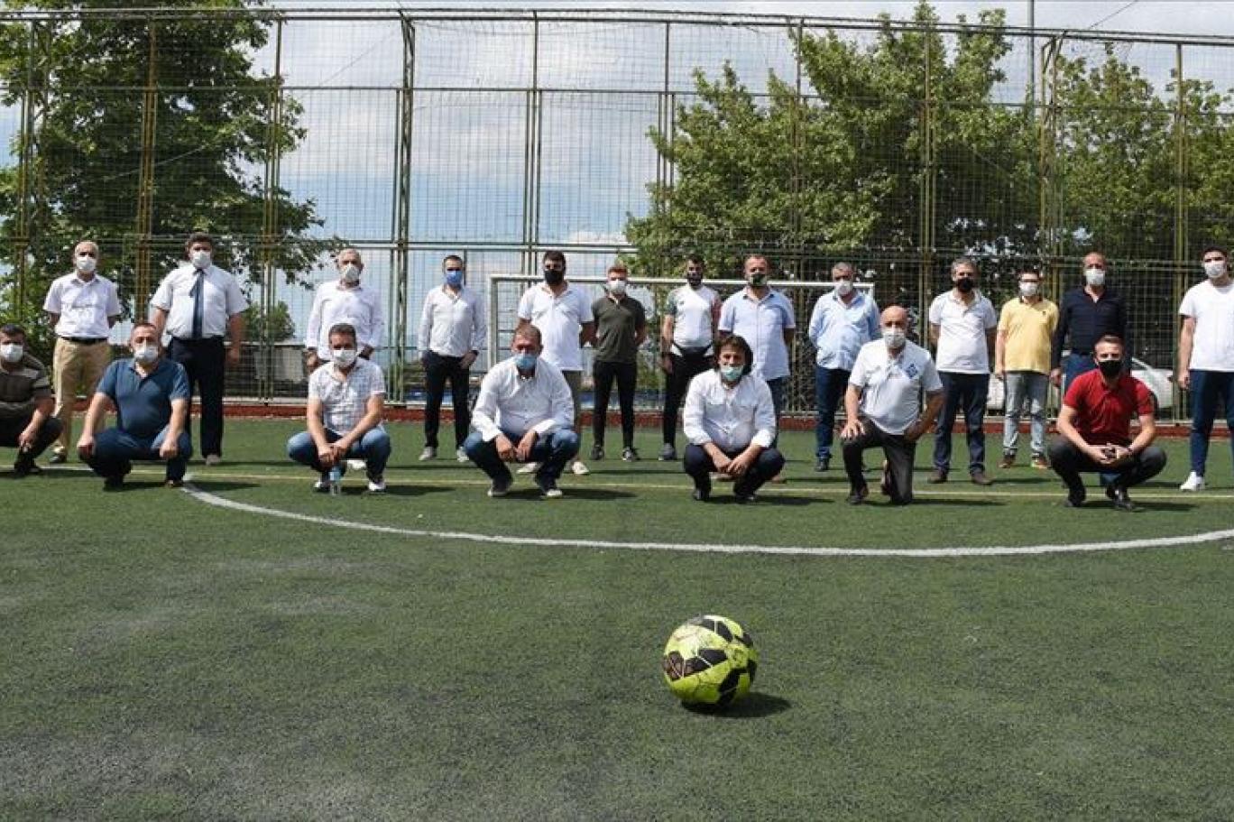 Bakan Kasapoğlu, Halı Saha Spor Tesislerinin Yarın Açılacağını Duyurdu ...