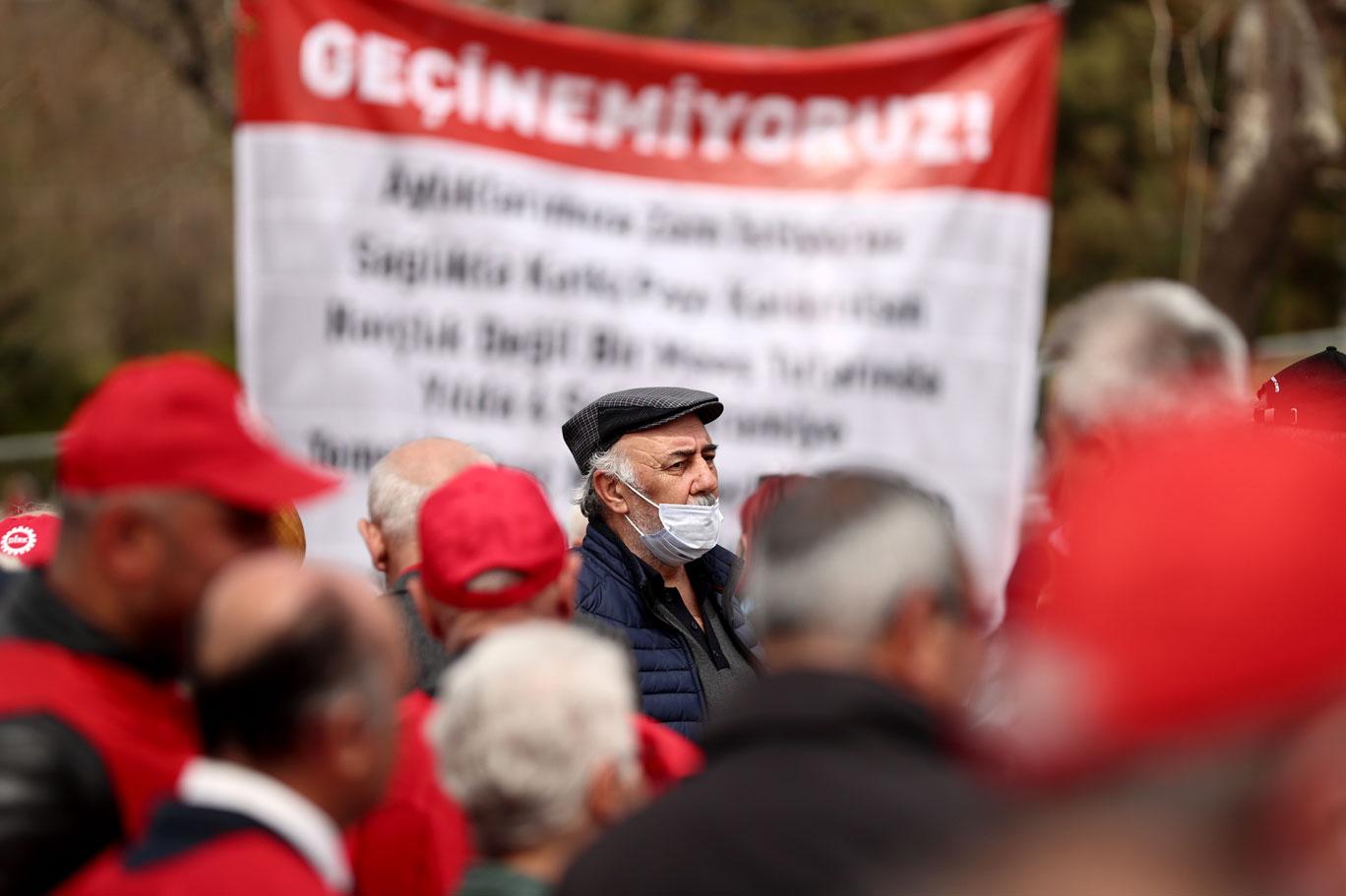Emeklilerden Ankara'da "geçinemiyoruz" mitingi | Independent Türkçe