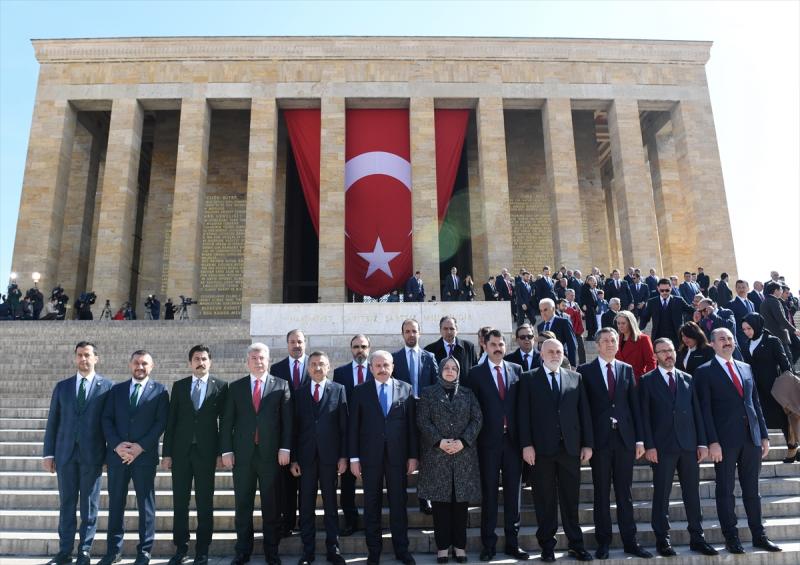 anıtkabir 23 nisan topli foto AA.jpg