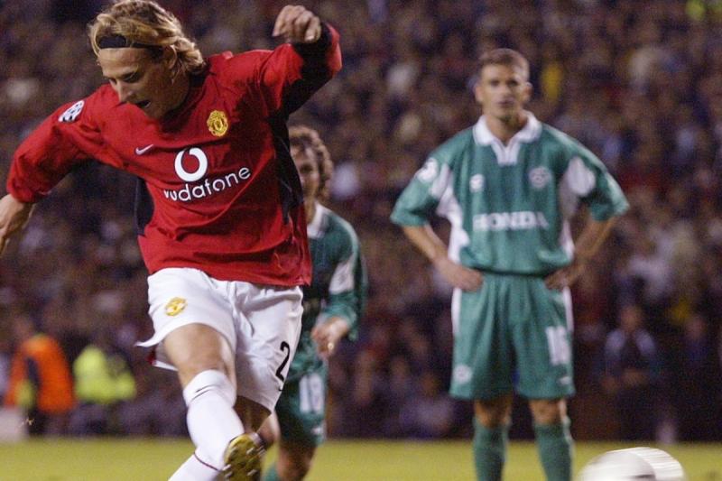 Diego Forlan - MANU-Reuters.jpg