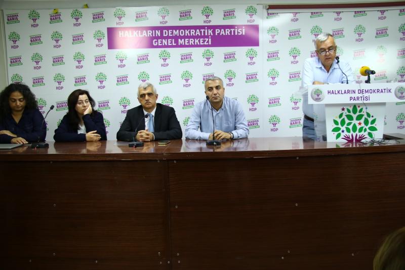 KHK'lılar HDP'yi ziyaret etti 