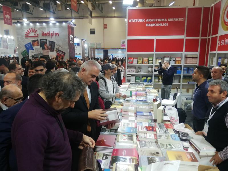 38'inci İstanbul Kitap Fuarı kitapseverlere kapılarını açtı