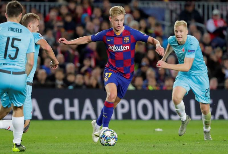 Barcelona-Prag-Frenkie de Jong-AP Photo.jpg