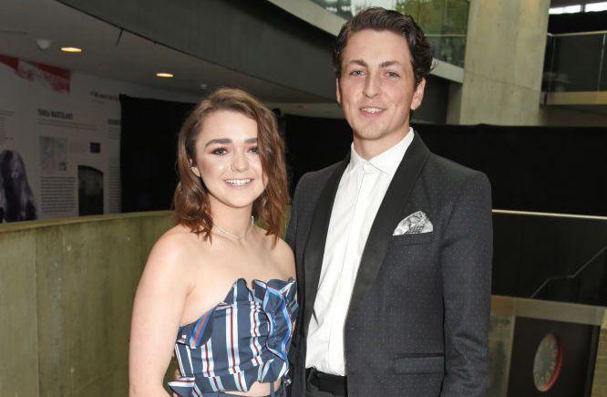 Maisie Williams ve Oliver (Yahoonews).jpg