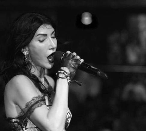 hande-yener-instagmra.jpg