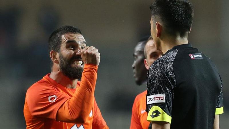 Arda Turan-MedipolBaşakşehir1-AA.jpg