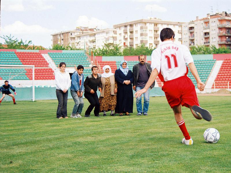 Cengiz Tekin Free Kick 2005.jpg