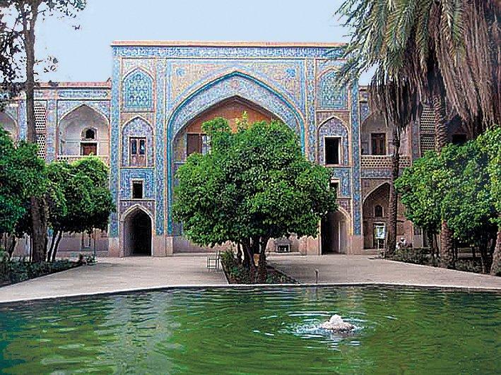 Şiraz'da Zend dönemi Medrese Han-İslam ansiklopedisi.jpg