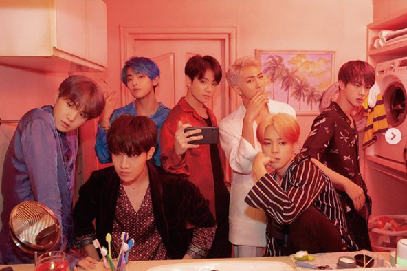 BTS üyeleri sahneye hazırlanıyor (Big Hit Entertainment Instagram).png