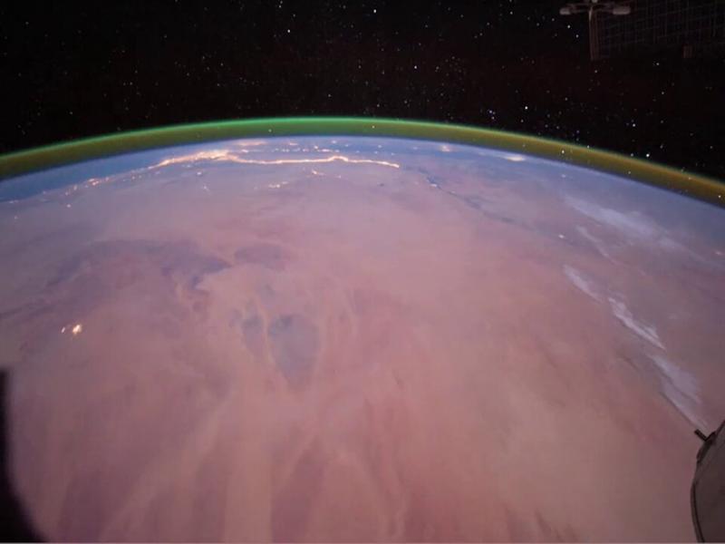 Airglow_observed_from_the_International_Space_Station_article.jpg