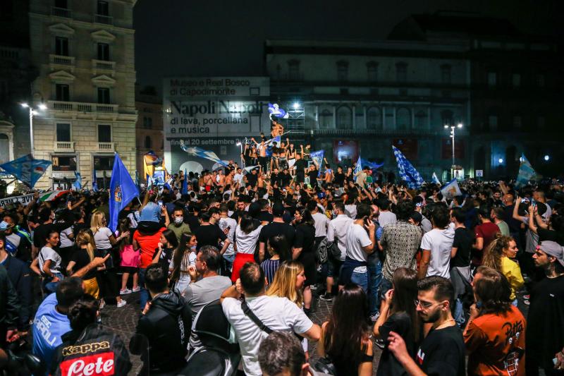 Napoli taraftarı - AFP (3).jpg