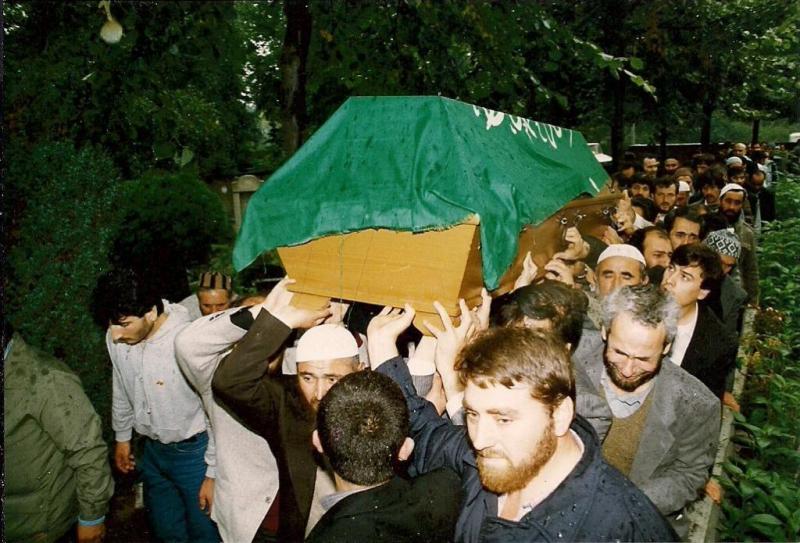 Dr. Zeynel Abidin’in cenazesinden bir fotoğraf karesi ( Berlin ) Kaynak Menderes Singin.jpg