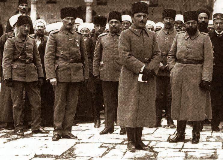 cemal paşa atatürk ve enver paşa aynı karede.jpg