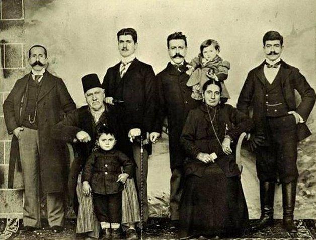 Diyarbakırlı Ermeni bir aile.jpg