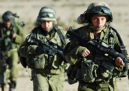İsrailli kadın askerler tam teçhizat cephede .jpg