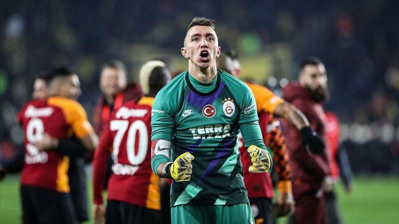 Muslera-AA.jpg