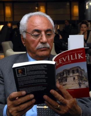 Mustafa Timisi ile Alevilik üzerine bir söyleşide, 14 Kasım 2008 tarihli Radikal gazetesi.jpg