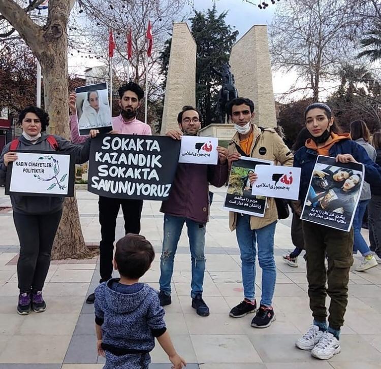 İstanbul Sözleşmesi eylemine katılan İranlı sığınmacılar gözaltına alındı