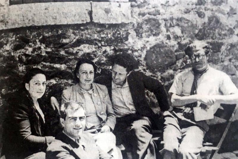 Soldan sağa Piraye, Kemal Tahir, Fehamet, Nâzım Hikmet, Hikmet Kıvılcımlı.jpg