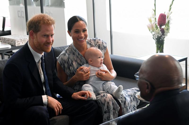 le-prince-harry-duc-sussex-meghan-markle-duchesse-sussex-avec-leur-fils-archie-ont-renc.jpg