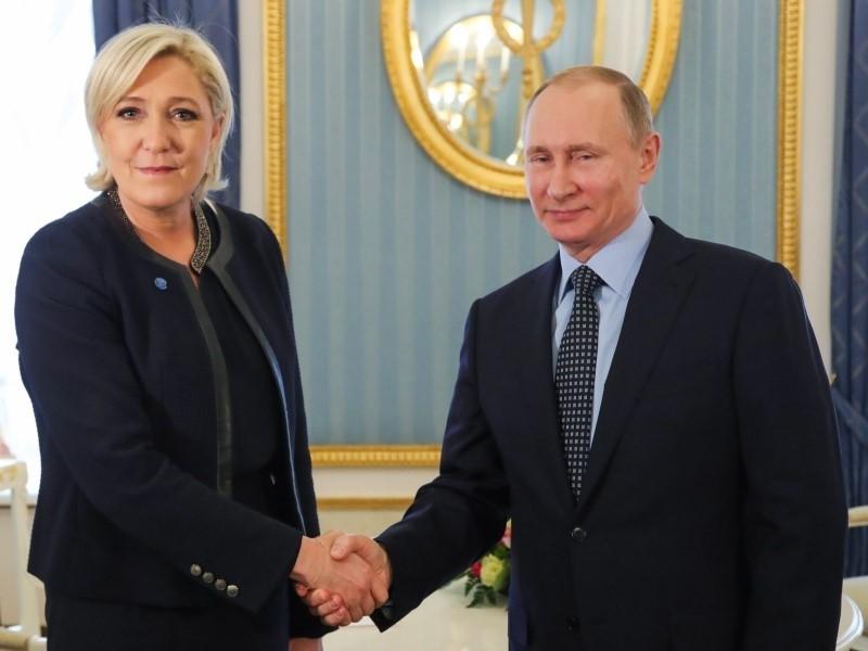 Putin ve Le Pen.jpg