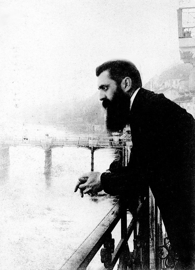 Theodor Herzl, Basel şehrinde 1897.jpg