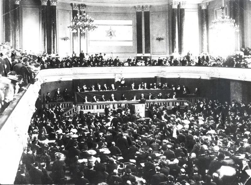İsviçre Basel şehrindeki Birinci Siyonist Kongre, bir Yahudi devleti kurulmasını tartışıyor-1897-1898.jpg