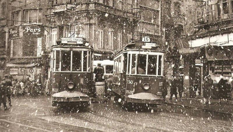 istiklal caddesi ara güler.jpg