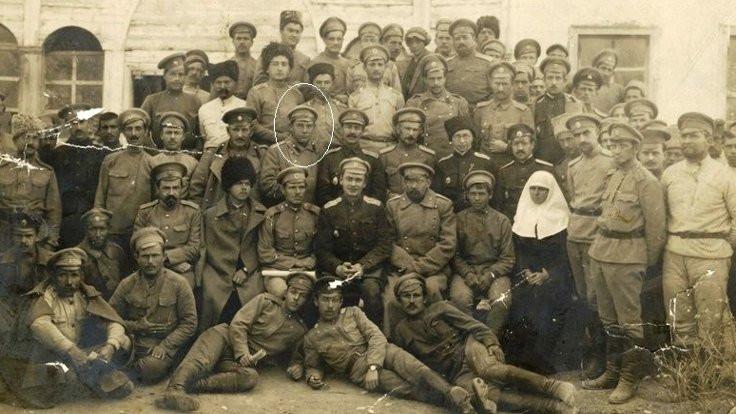 İlk Kürtçe roman yazarı ve pedagogu Erebê Şemo, Sovyet Kızıl Ordusu saflarında.jpg