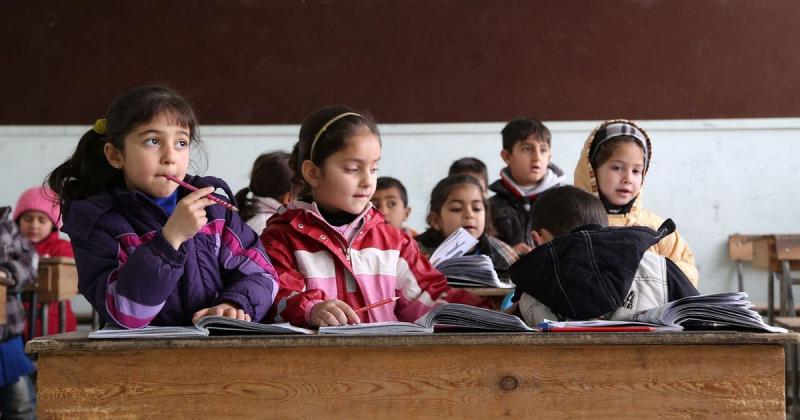 Kürtçe eğitimden geçen ilkokul öğrencileri-Ermenistan, fotograf Delil Souleiman.jpg