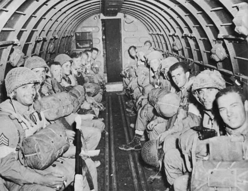 880px-US_paratroops_bound_for_Sicily.jpg