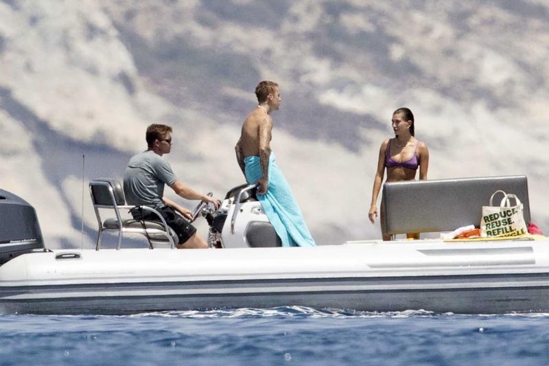 justin-bieber-vacation-exclusive-495.jpg