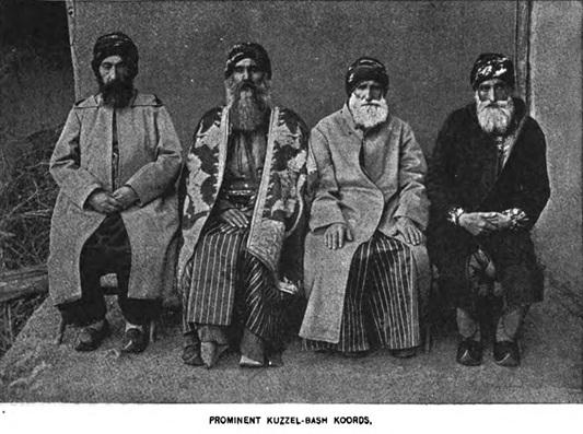 Soldan sağa- Seyyd Rıza, Abbasan aşireti reisi Seyyid İbrahim, Karaballı aşireti reisi Yusuf Ağa ile oğlu. Kaynakp Missionary Herald, 1890, Dr. .jpg
