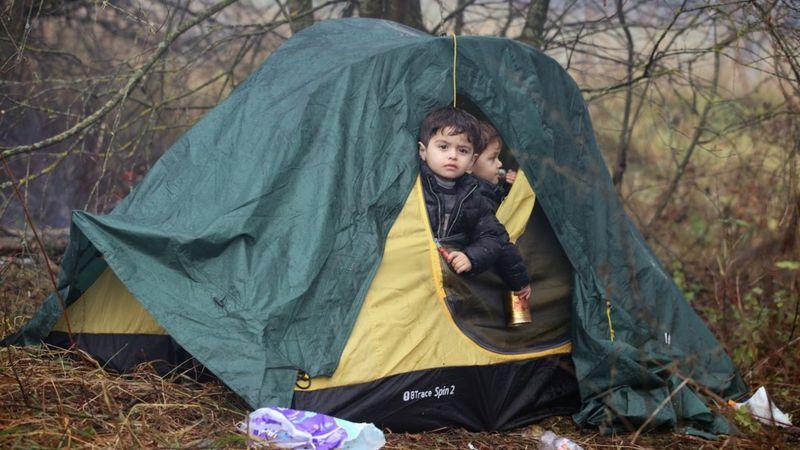 Belarus-Polonya sınırında bulunan sığınmacıların arasında kadın ve çocuklar da bulunuyor