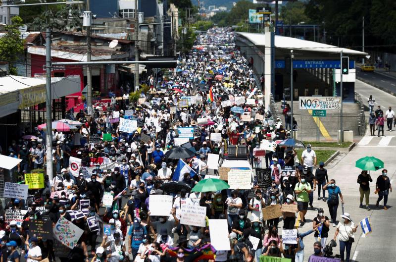 bukele-protesto-reuters.jpg