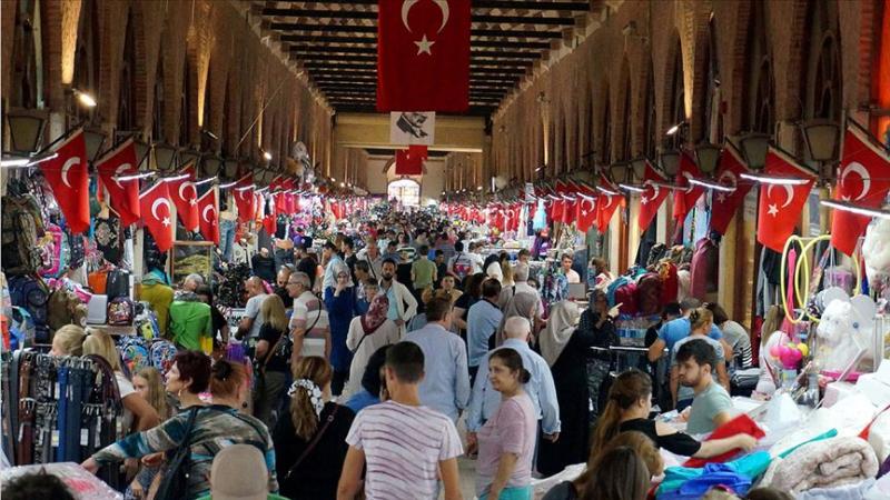 Liradaki değer kaybı bazı illerdeki esnafı yüzünü güldürüyor