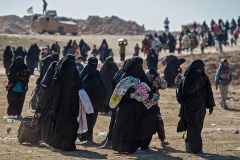IŞİD örgütünden geriye kalan kadın ve çocuklar-Kaynak-Şark'ul Avsat gazetesi.jpg