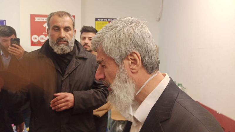 Alparslan Kuytul ve Furkan Vakfı gönüllüleri