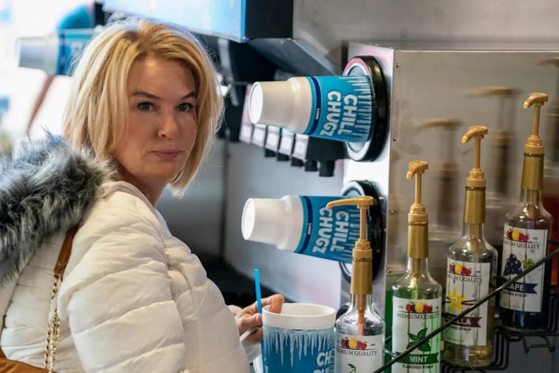 Renée Zellweger: Bir keresinde çıplak sahnenin çekiminden önce yapımcı şarap içmemi söyledi