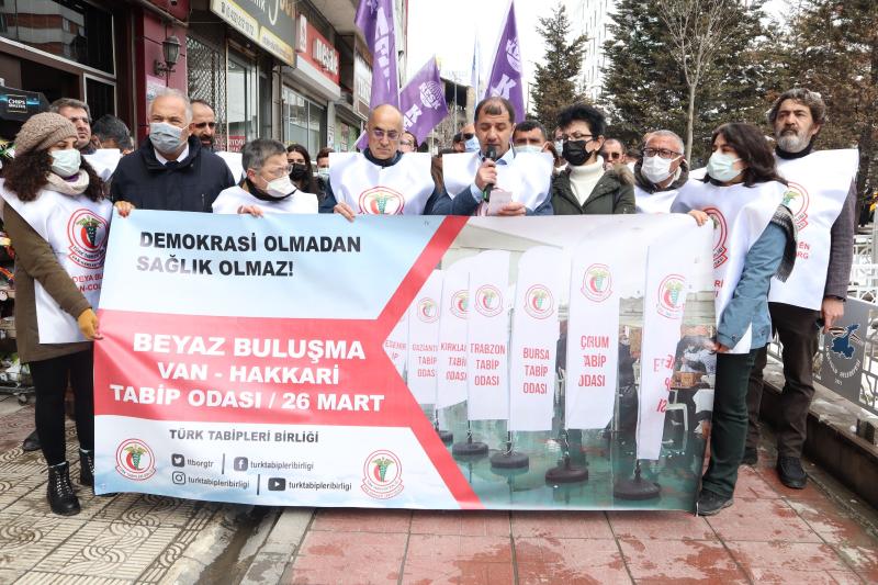 Sağlık örgütleri ve hekimler Van'da buluştu: Sağlık emekçileri değersizleştiriliyor, hekim göçü sürüyor