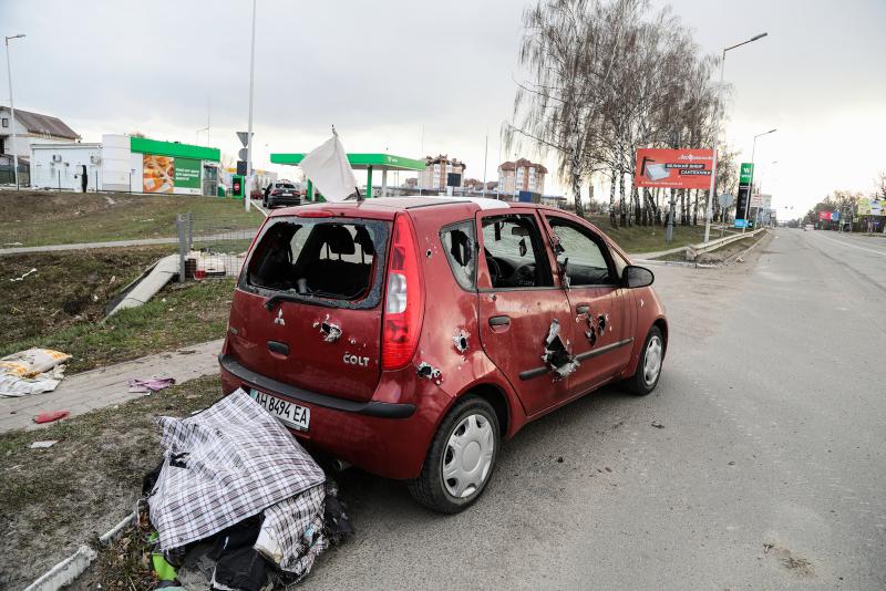 Beyaz bayraklı araç.jpg