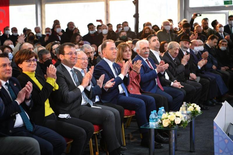 İstanbul-Beylikdüzü Fatma Ana Cemevi'nde bir tören.jpg