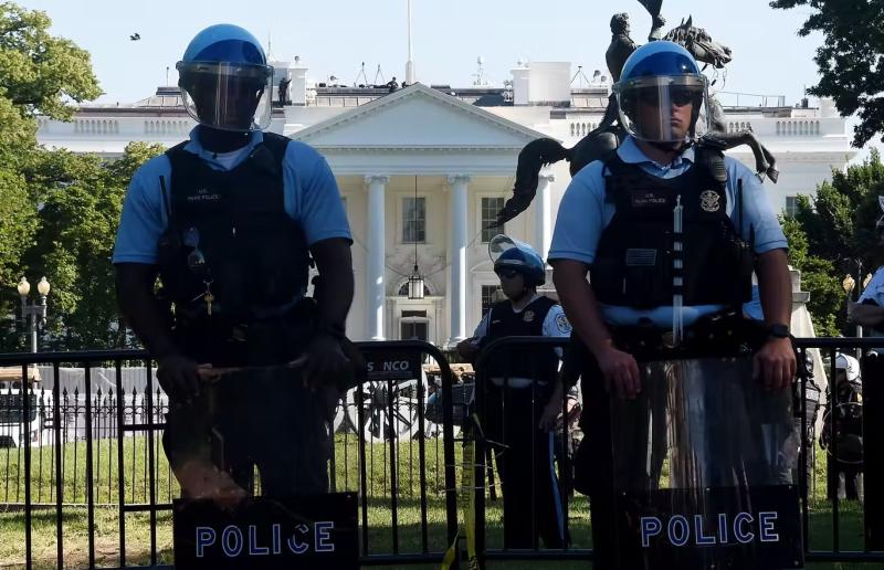 George Floyd protestoları esnasında Beyaz Saray (AFP).jpg