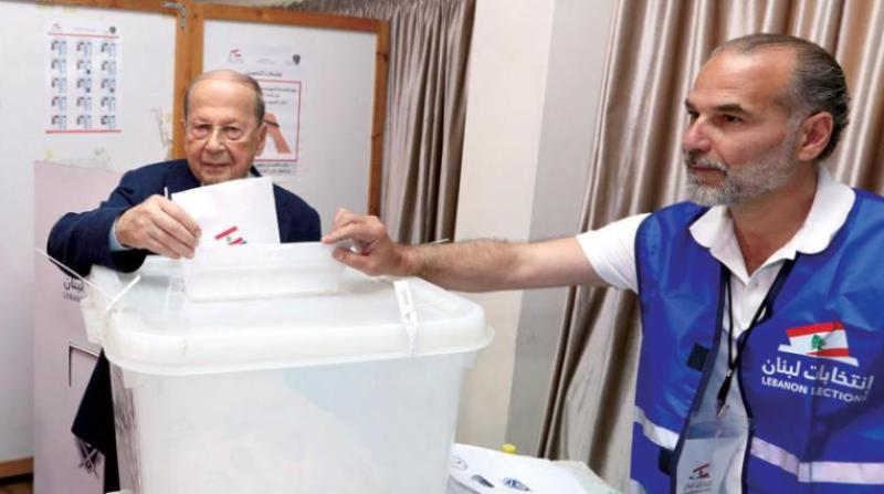 Cumhurbaşkanı Mişel Awn, oy kullanıyor-Fotoğraf-AP.jpg