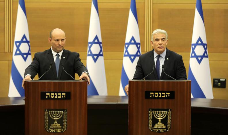 Başbakan Naftali Benett ile Dışişleri Bakanı Yair Lapid. Koalisyon hükümeti dağıldı. İsrail'de erken seçim var. Kaynak-linehaber.com_.jpg